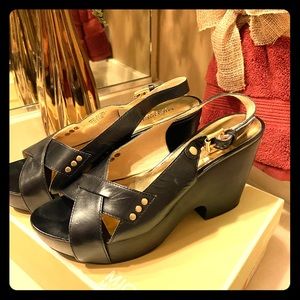 Michael Kors blk gold stud platform strap sandal.